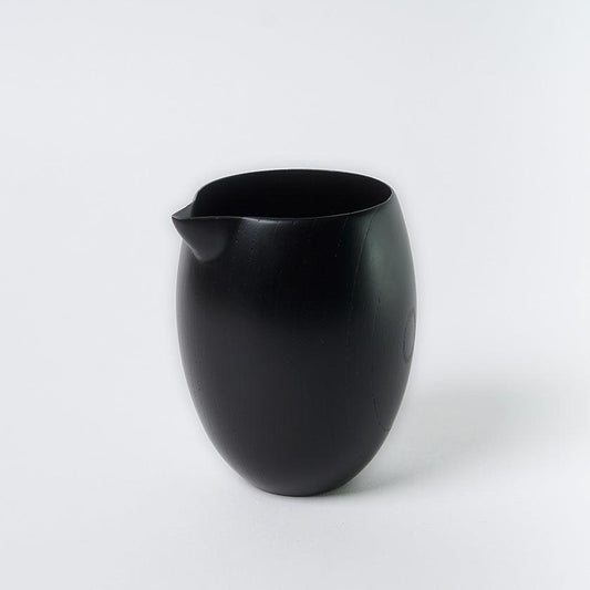 恬靜黑色漆器清酒壺