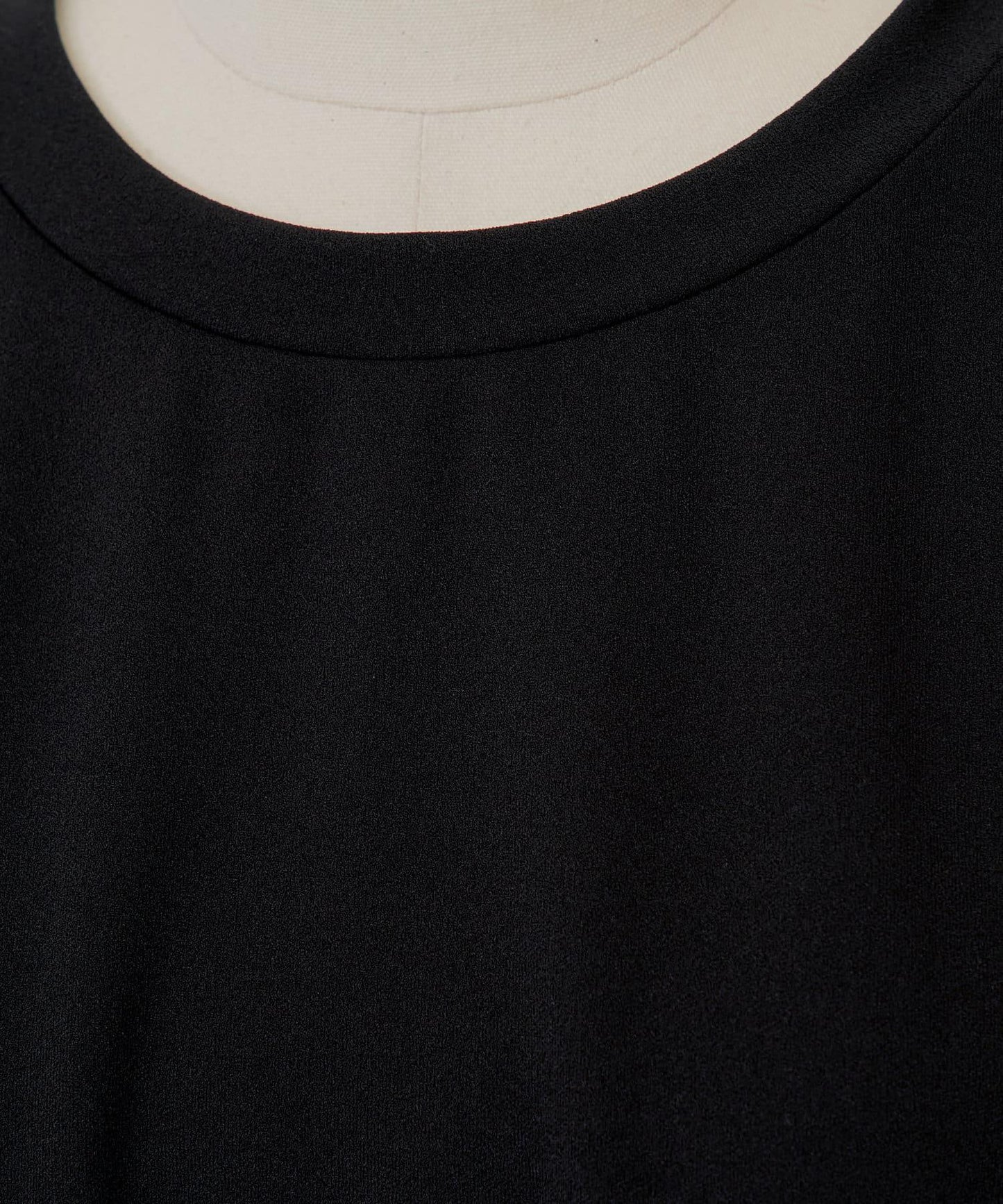 圓弧下襬套頭衫