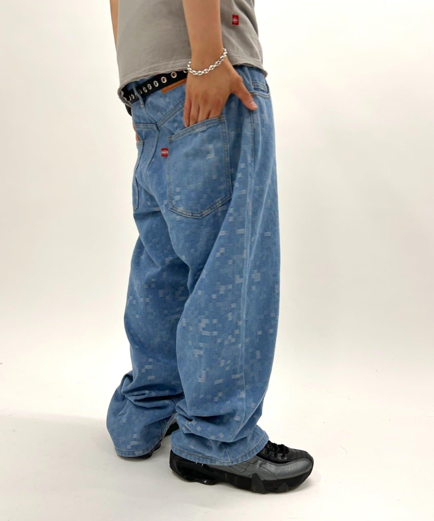 【WHO'S WHO gallery】數碼提花牛仔布