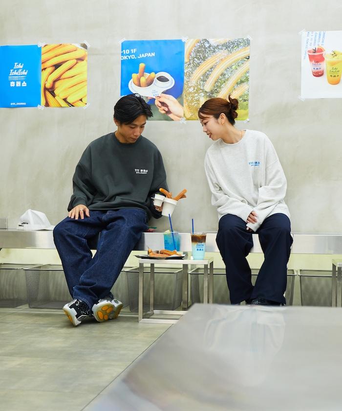 111根麵包條×FREAK'S STORE 大尺寸 後背印花 圓領衛衣