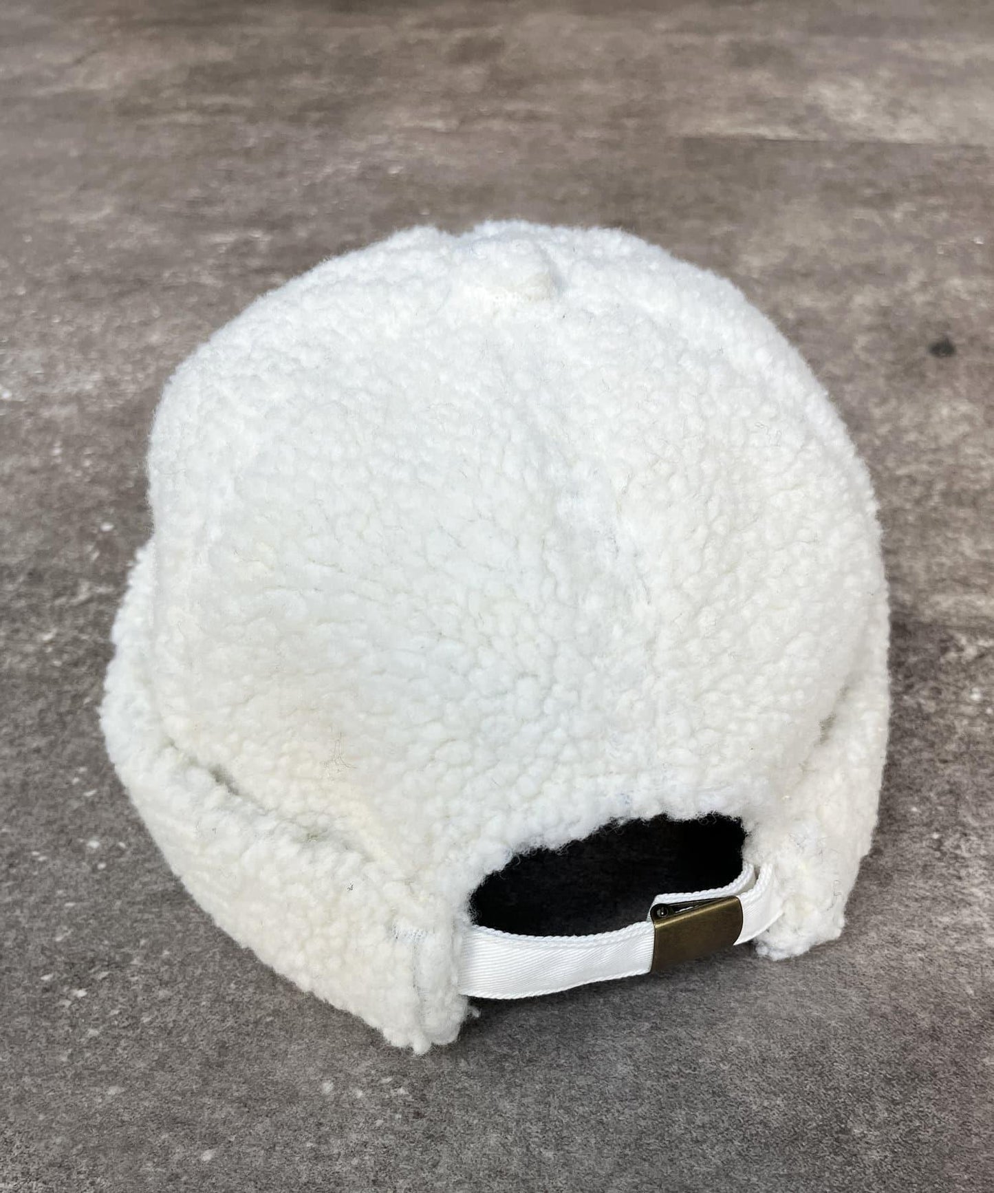 羊毛絨滾邊帽