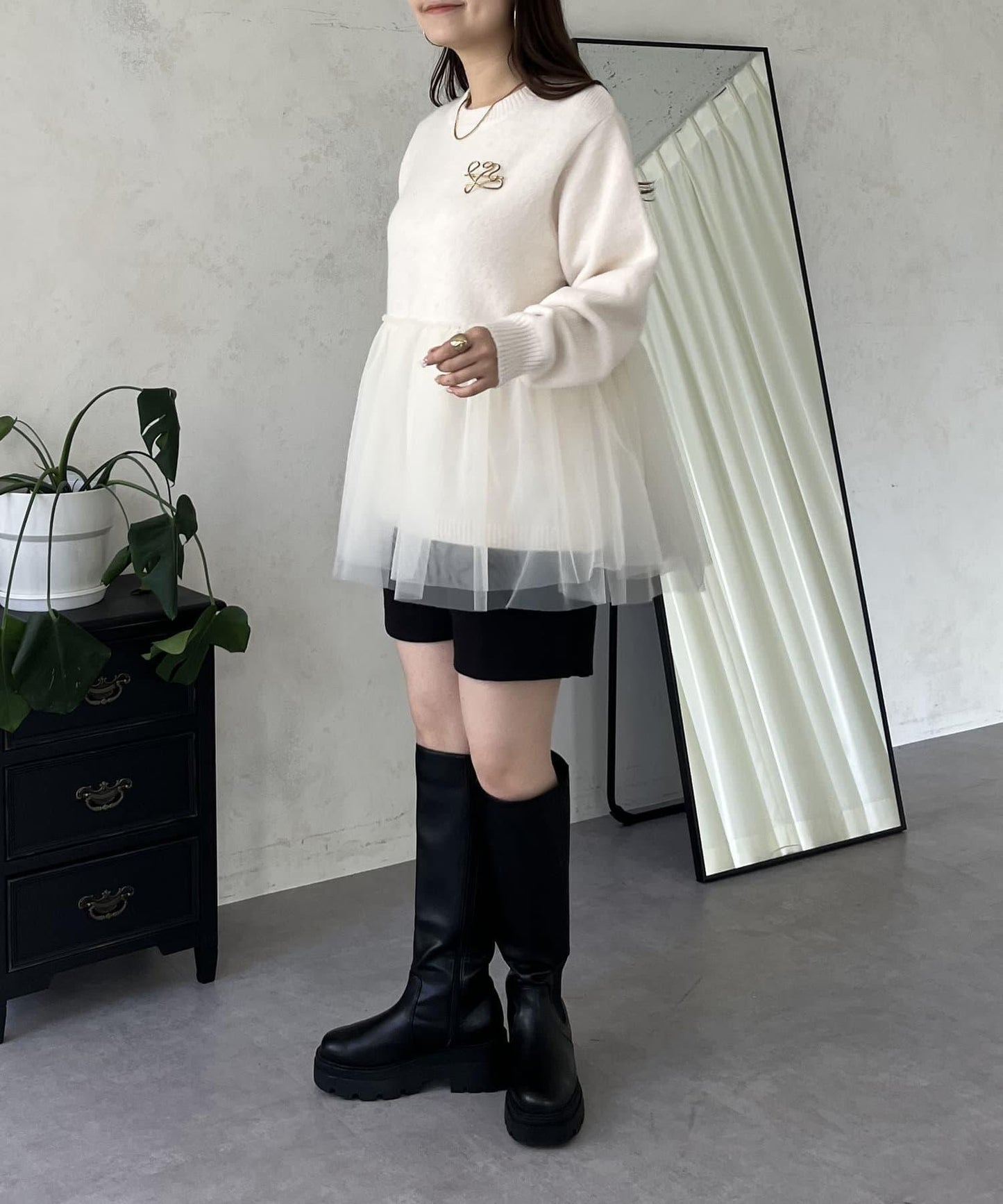 下襬蕾絲針織衫