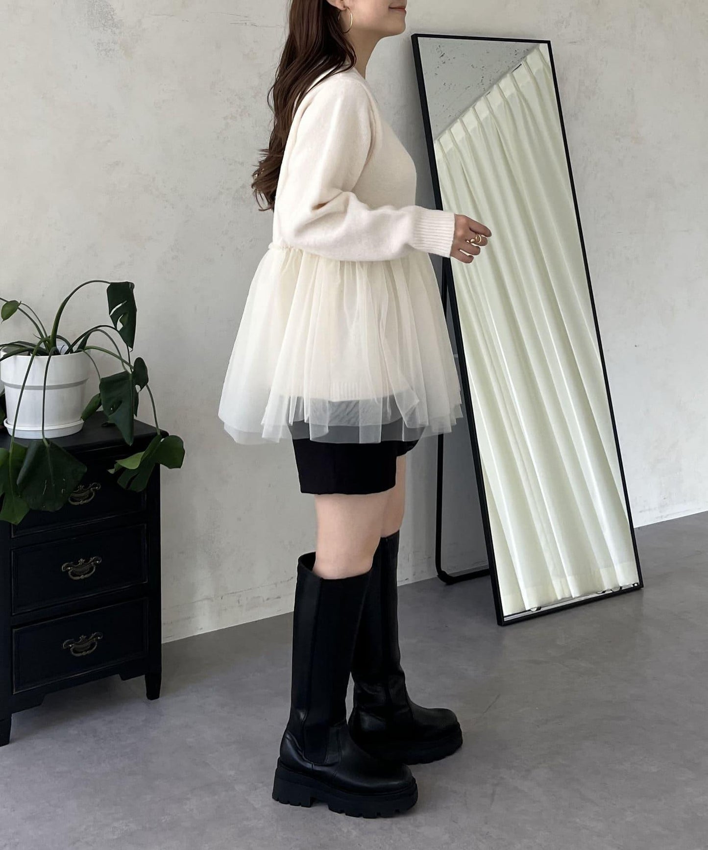 下襬蕾絲針織衫
