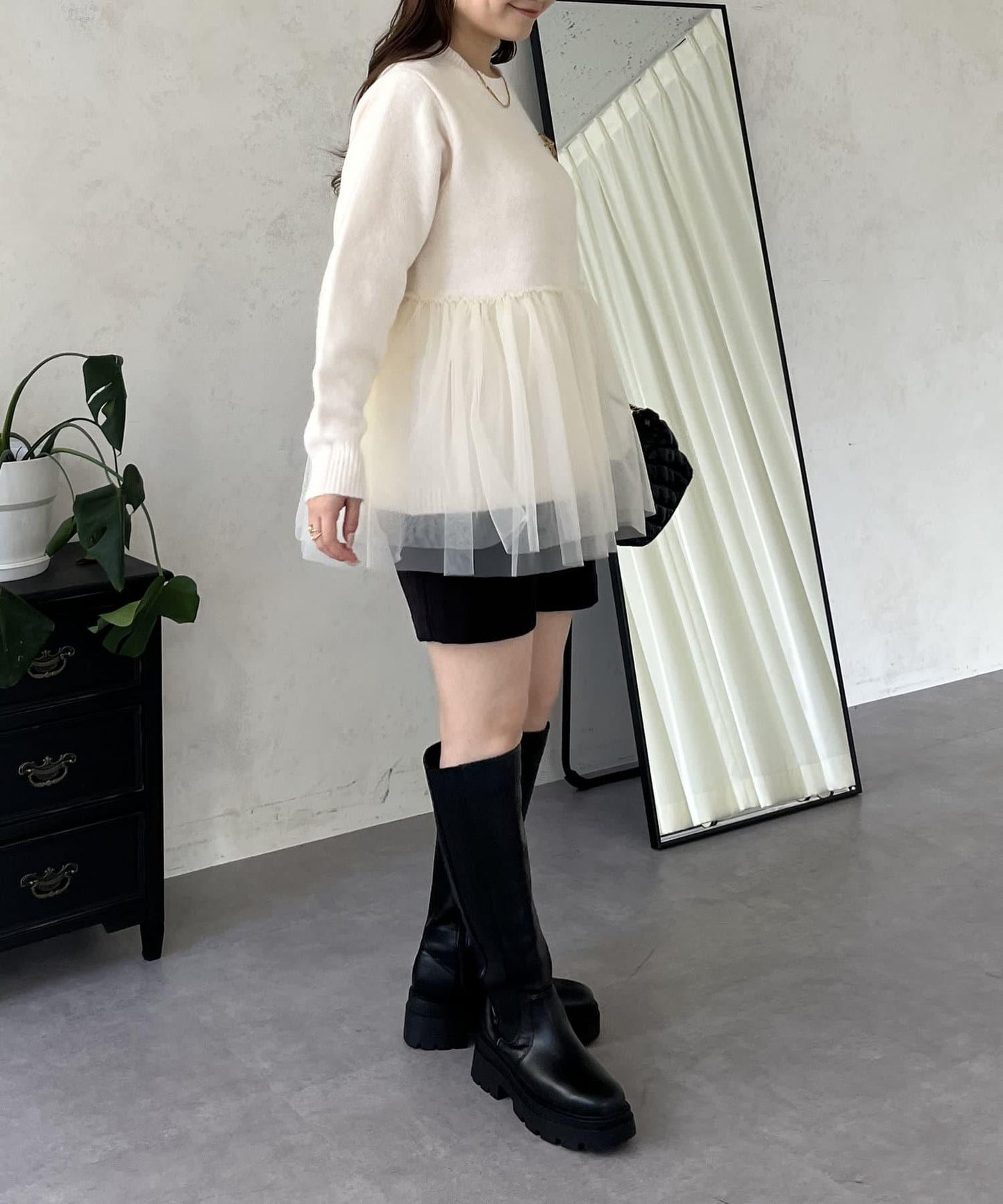 下襬蕾絲針織衫