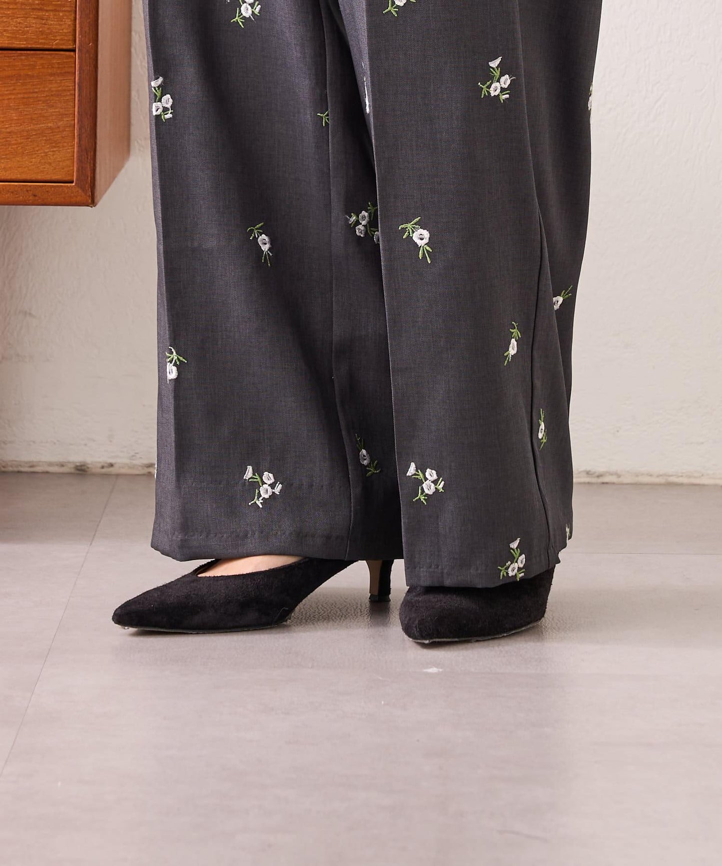 刺繡西褲