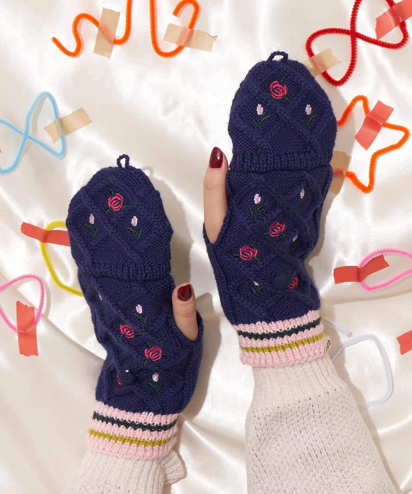 【Me+Me/我和我】花朵刺繡暖手套