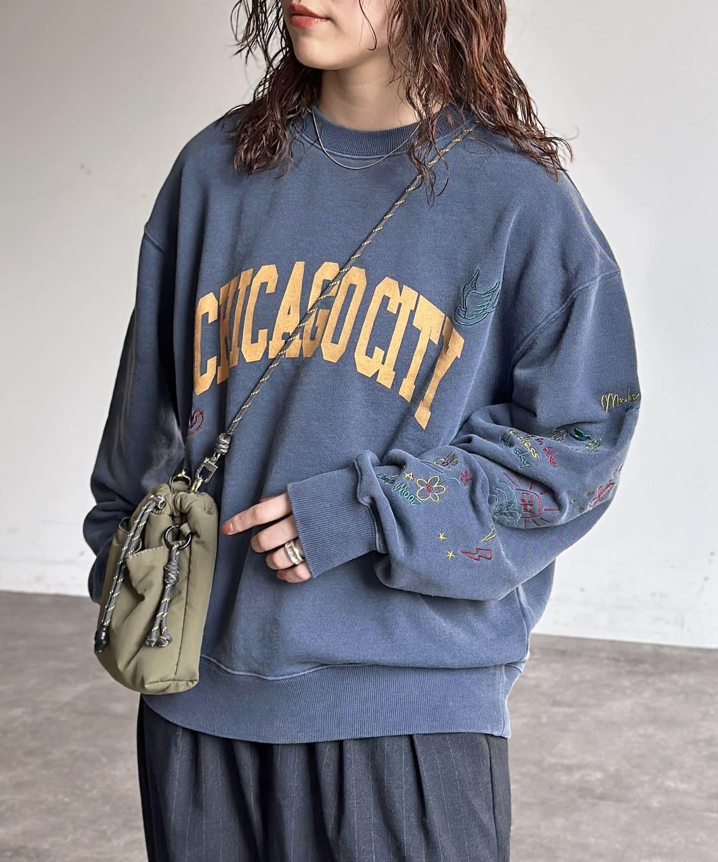 塗鴉刺繡學院Logo衛衣