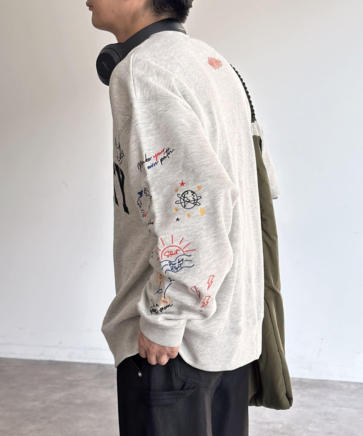 塗鴉刺繡學院Logo衛衣