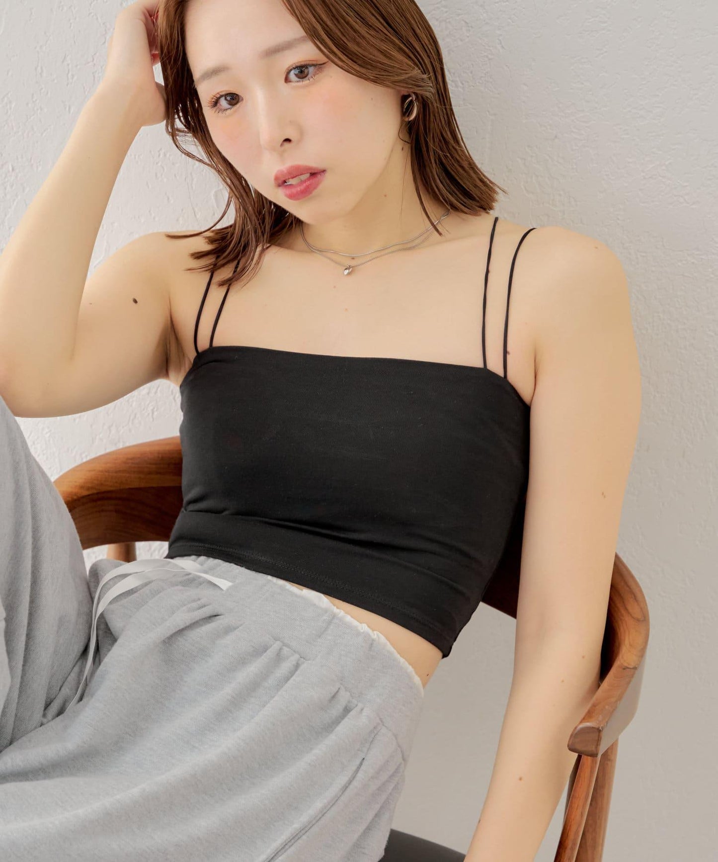 背交叉設計短款吊帶衫