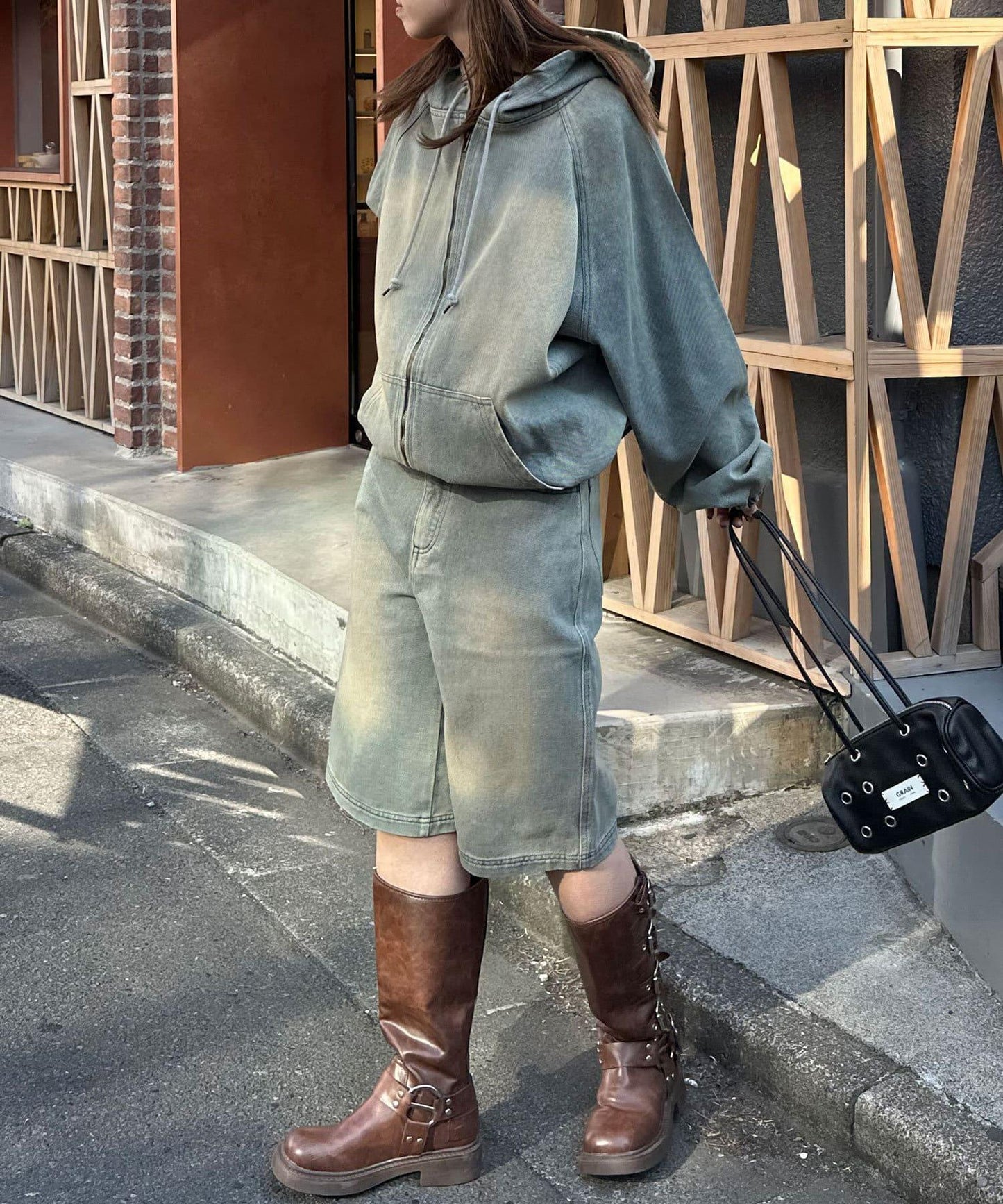 超藍色爆破沙灘褲