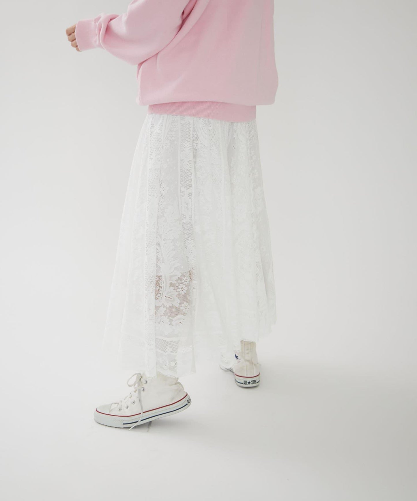 《春季流行關鍵詞“lace”》蕾絲拼接飄逸裙