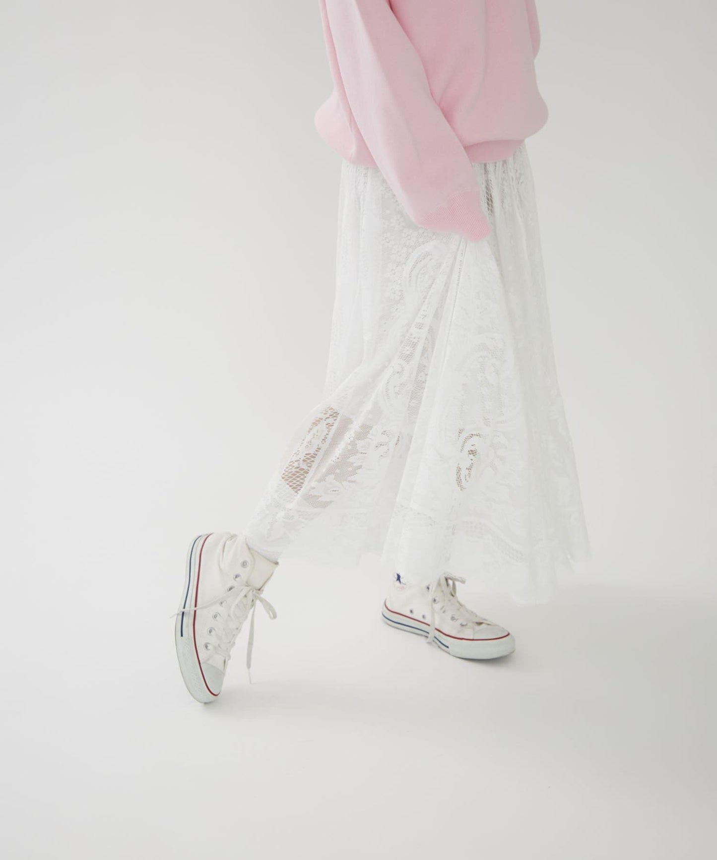《春季流行關鍵詞“lace”》蕾絲拼接飄逸裙