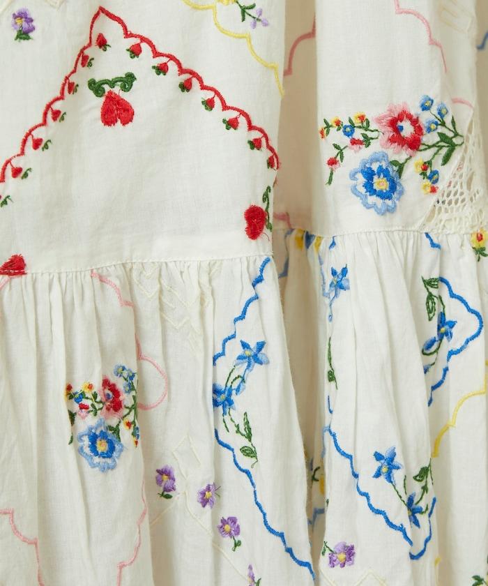 花朵刺繡吊帶連衣裙