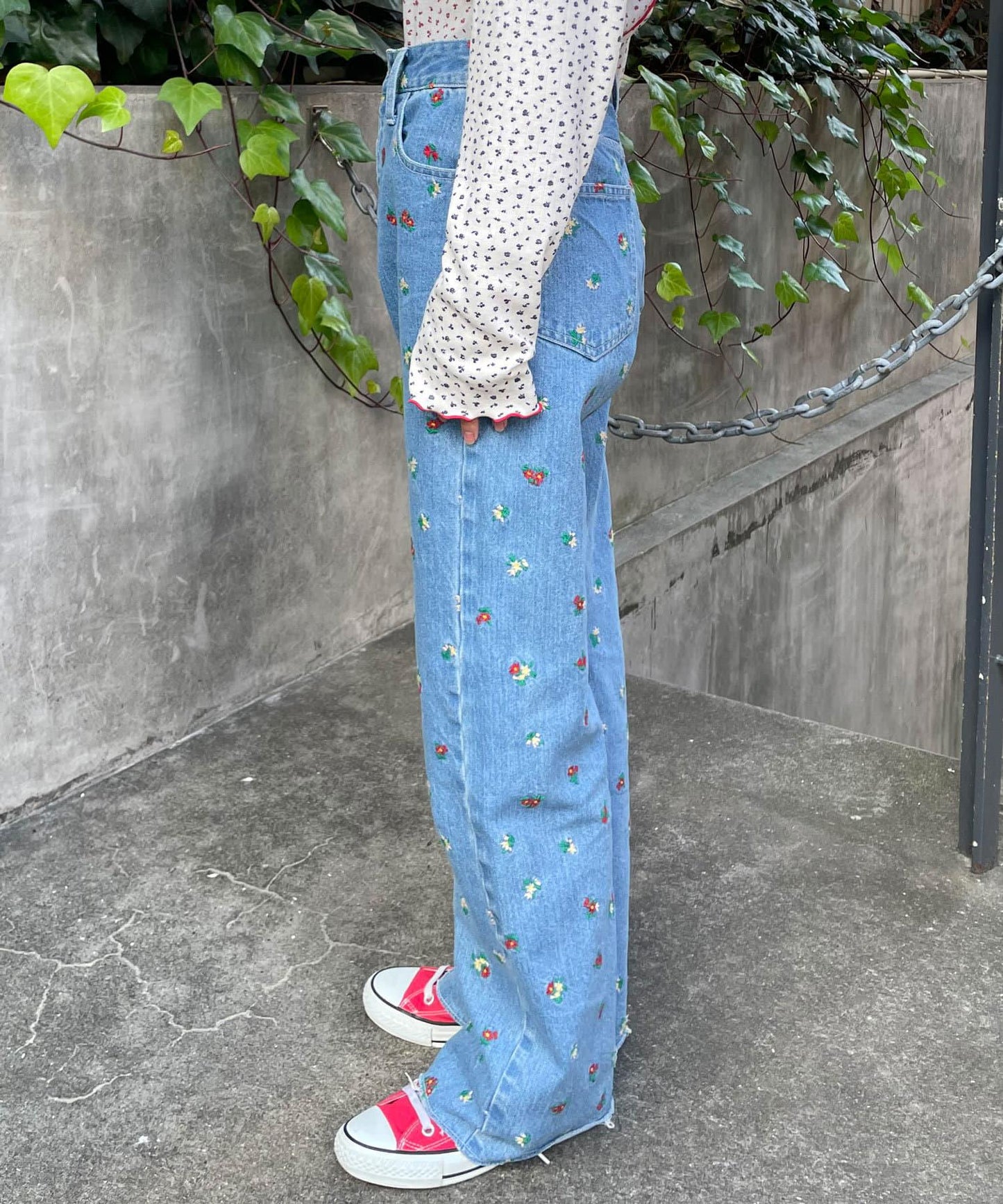 【HELLO.SANFRANCISCO/哈羅舊金山】花朵刺繡牛仔褲