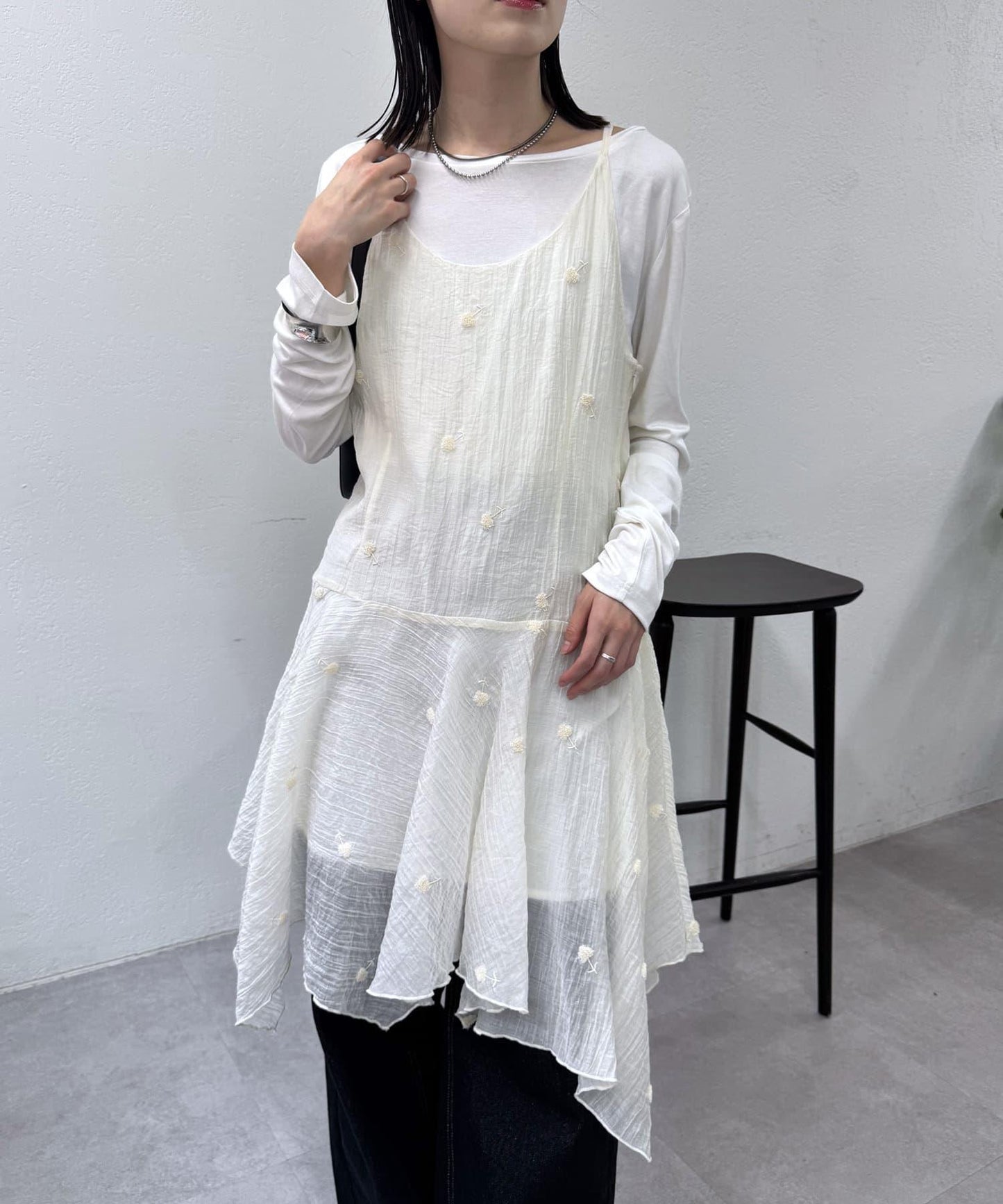 刺繡吊帶長款上衣