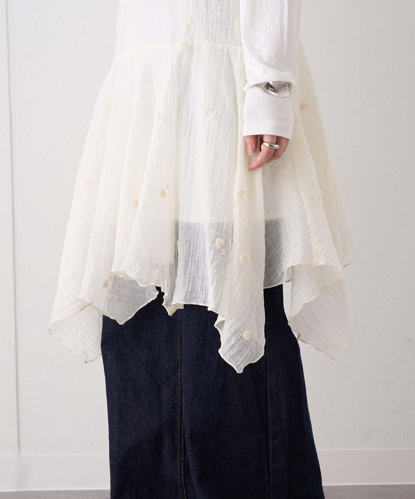 刺繡吊帶長款上衣