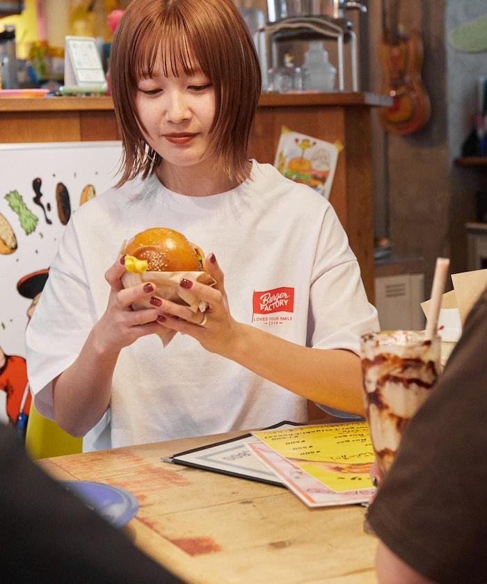 Burger Factory×FREAK'S STORE 漢堡工廠 聯名 大尺寸 後背印花 圓領T恤