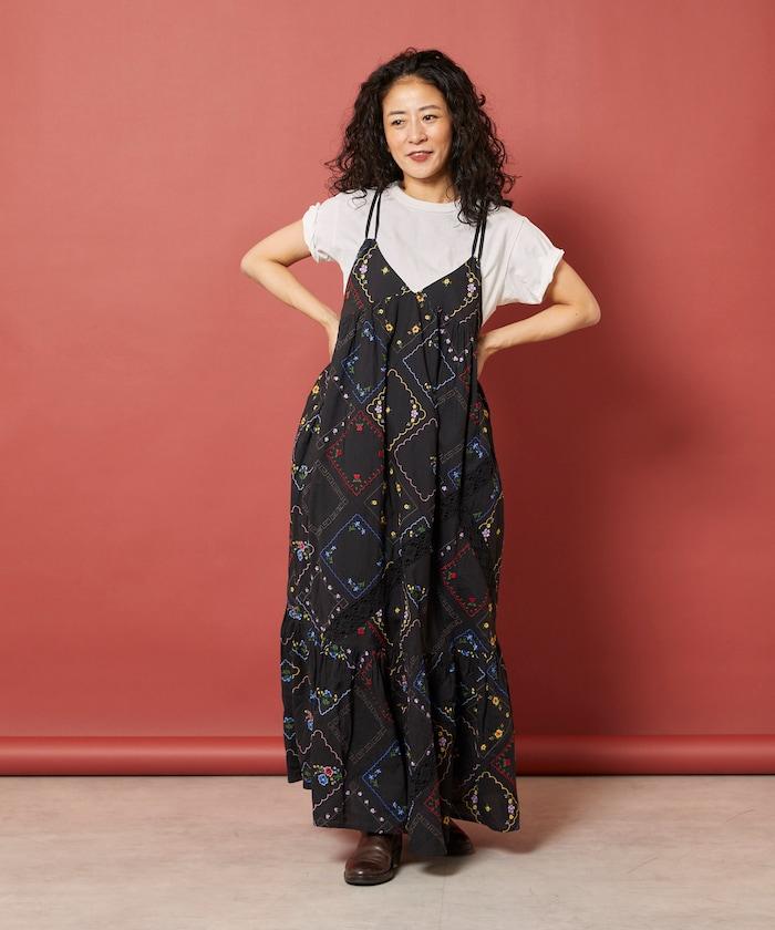 花朵刺繡吊帶連衣裙