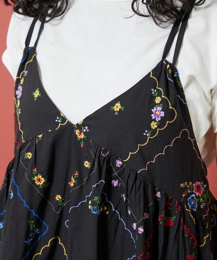 花朵刺繡吊帶連衣裙