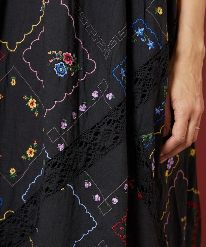 花朵刺繡吊帶連衣裙