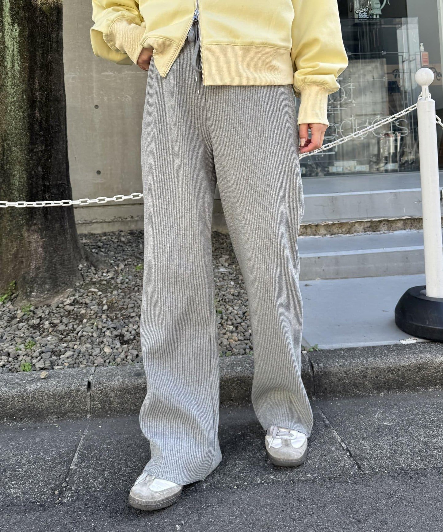 清爽剪裁的條紋褲褲