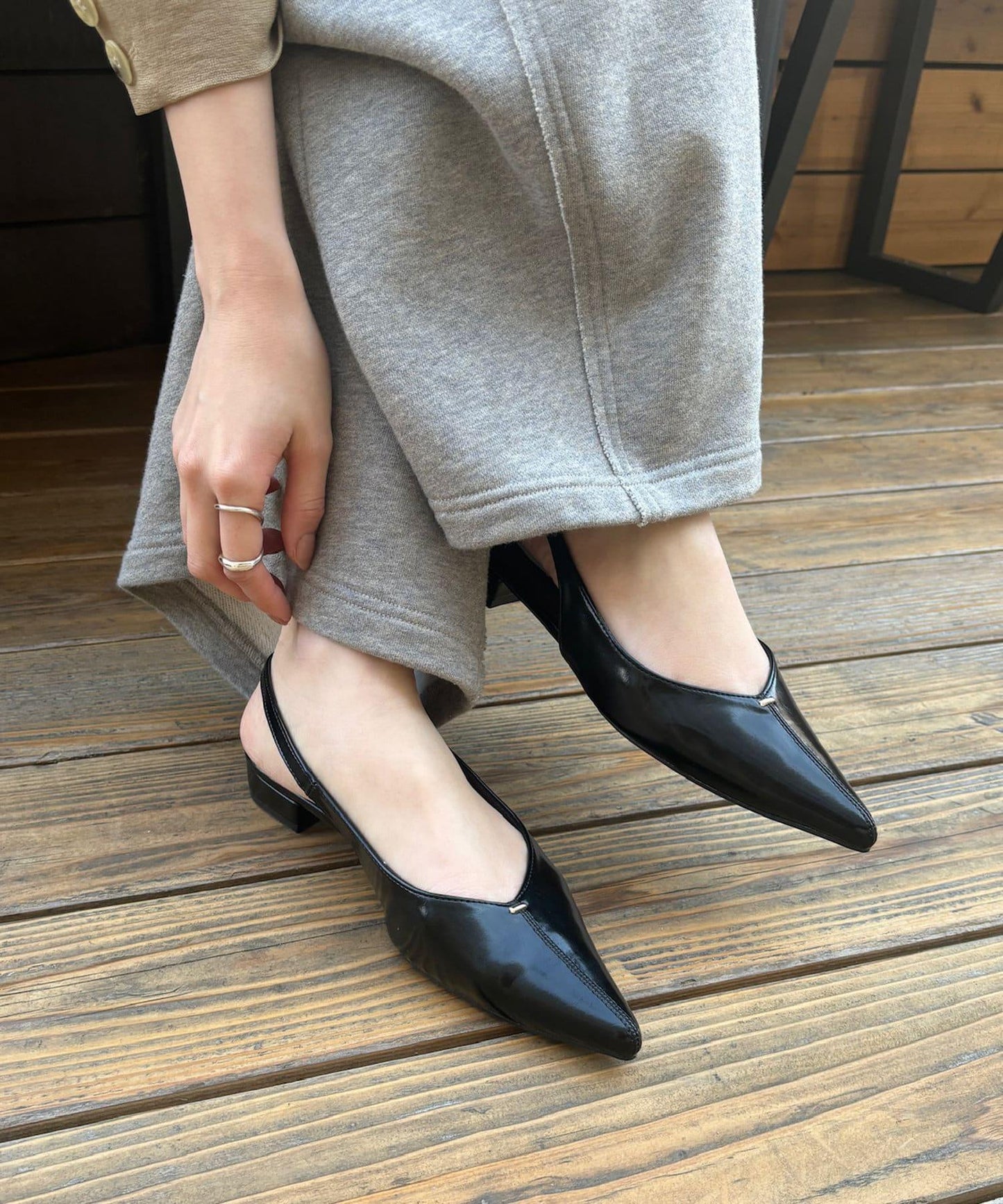 【限定】軟質後帶尖頭高跟鞋