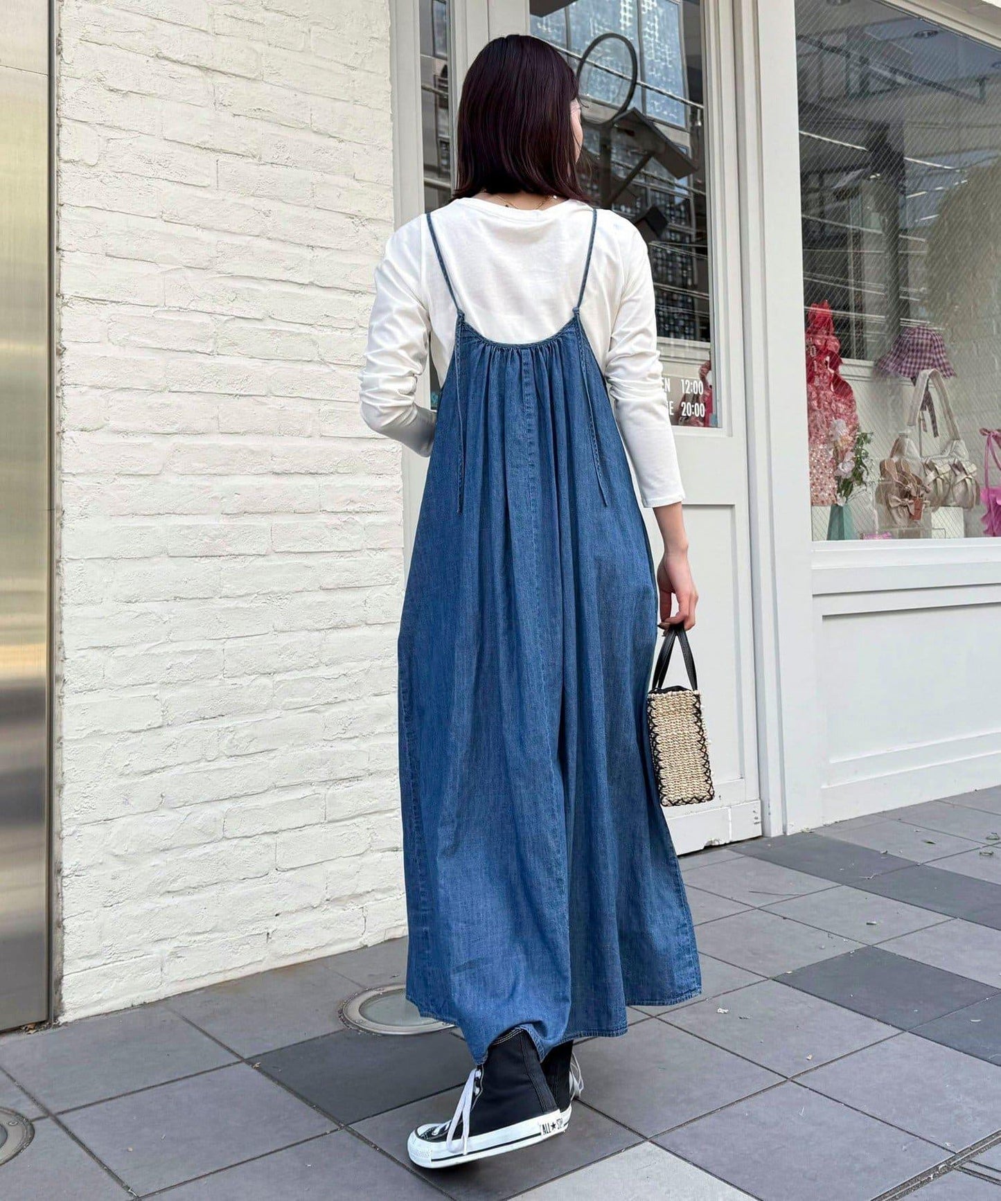 淺色牛仔綁帶吊帶連衣裙