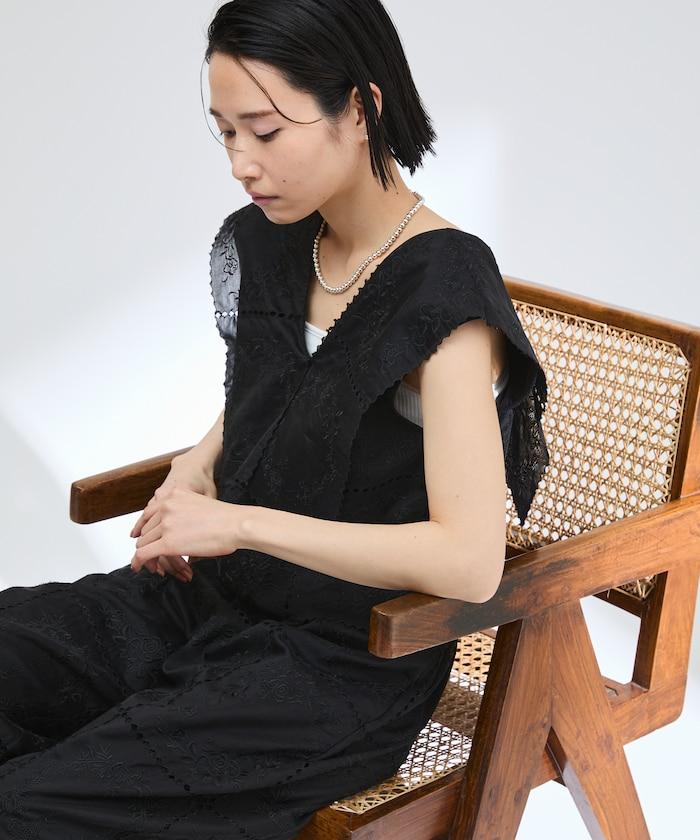 方形刺繡V領襯衫
