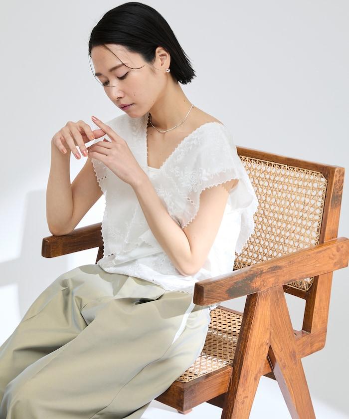 方形刺繡V領襯衫