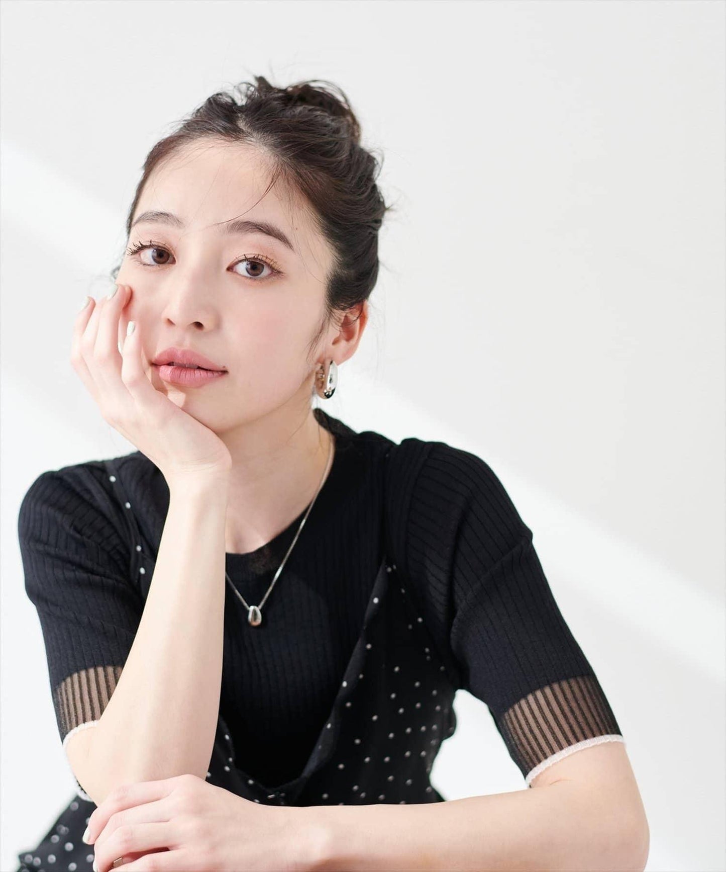 袖口透視強撚針織衫