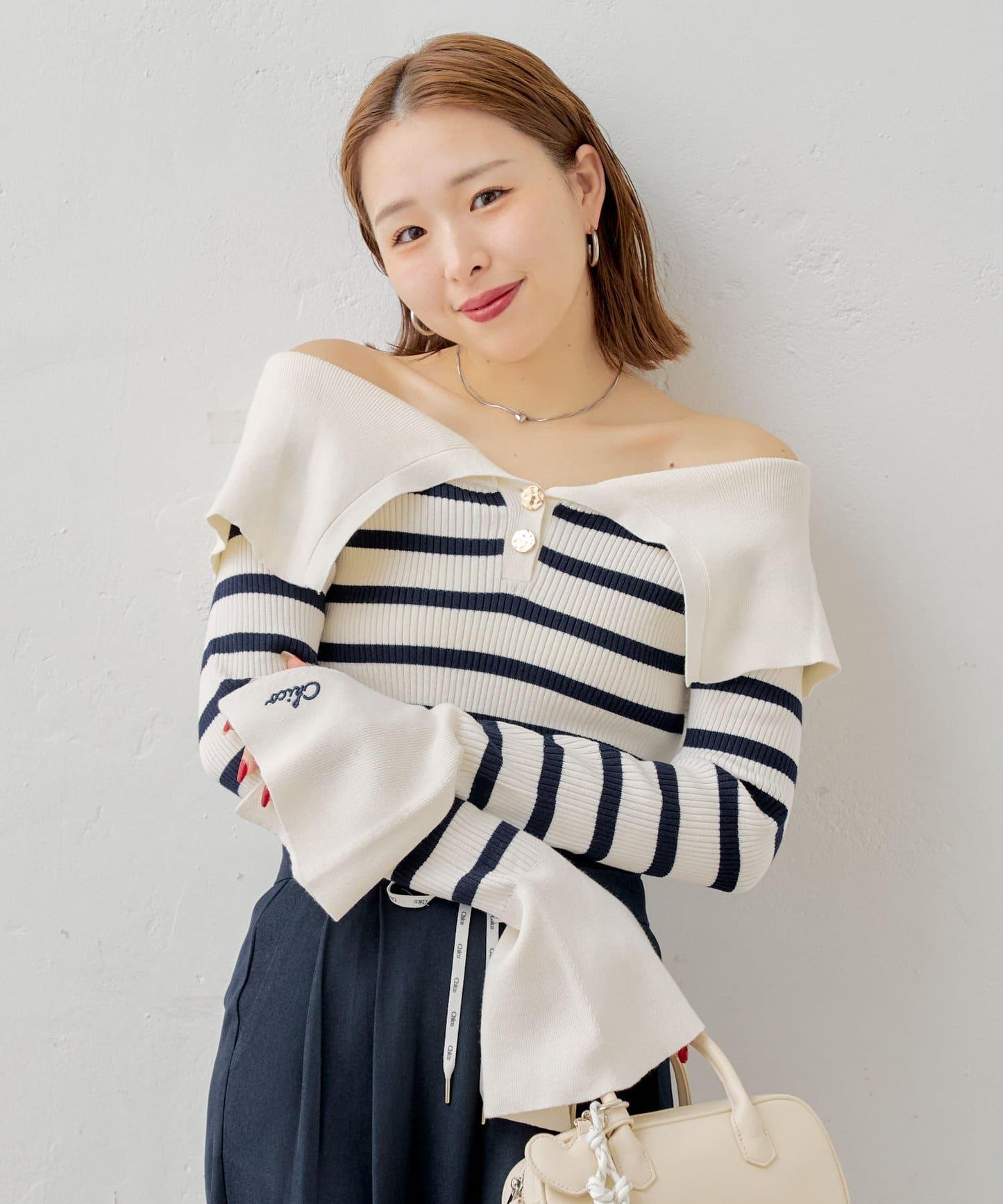 大領口彩色針織衫