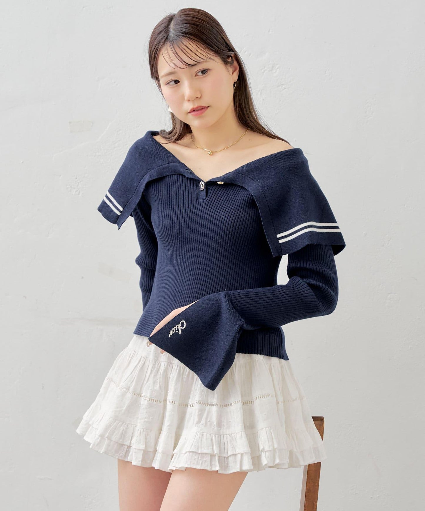 大領口彩色針織衫