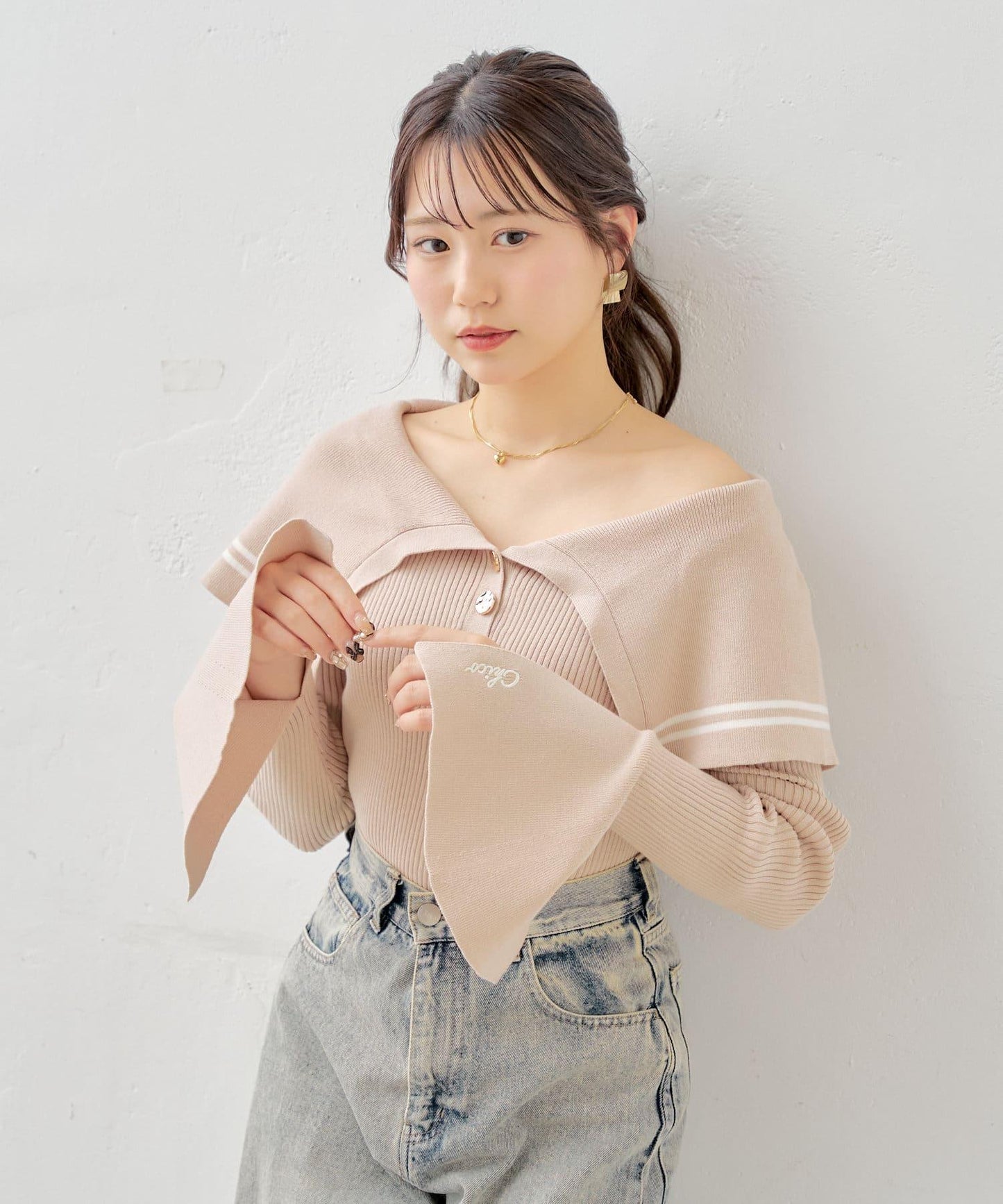 大領口彩色針織衫