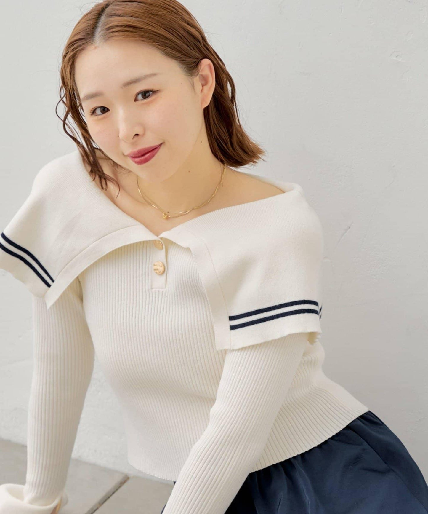 大領口彩色針織衫