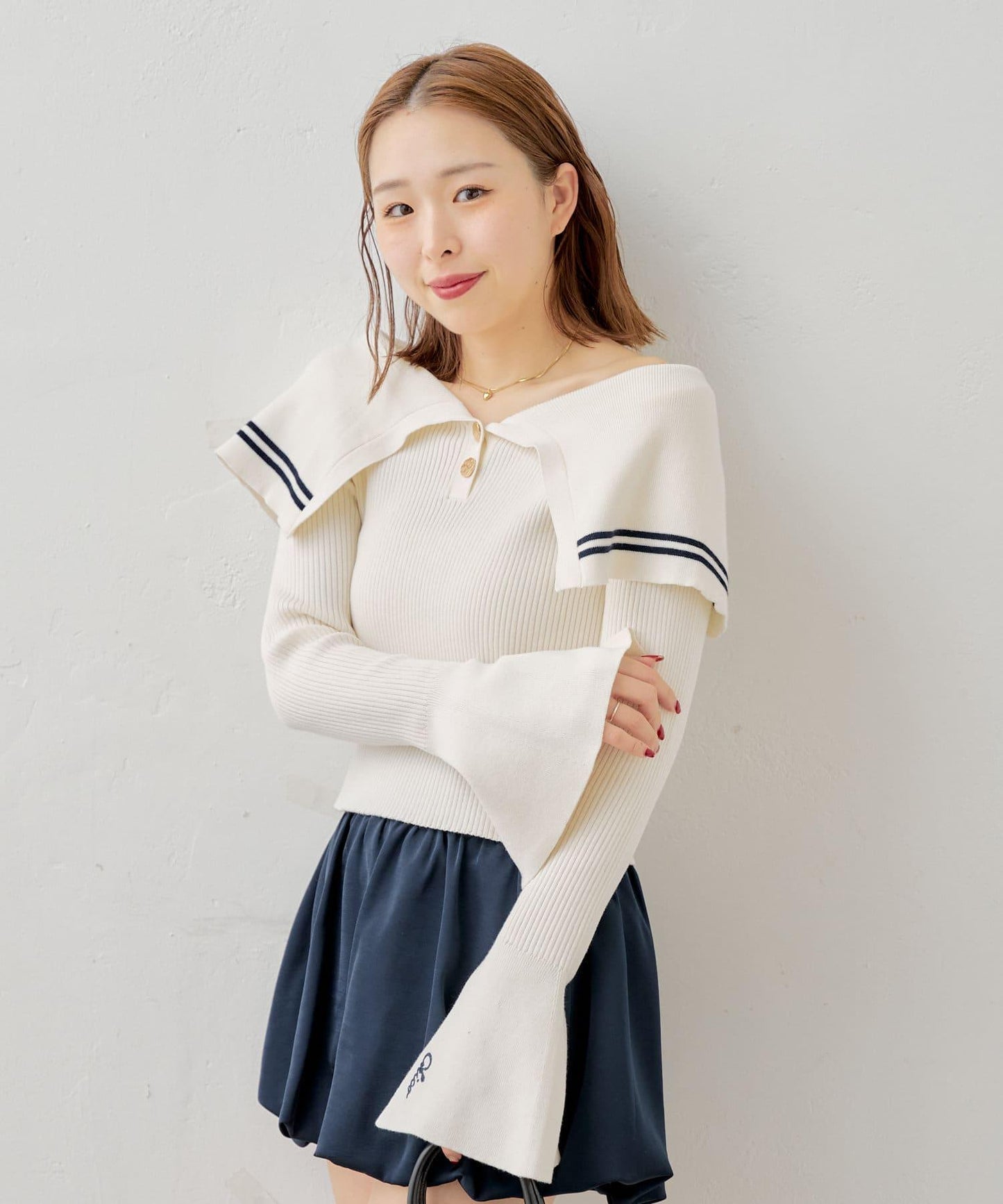 大領口彩色針織衫