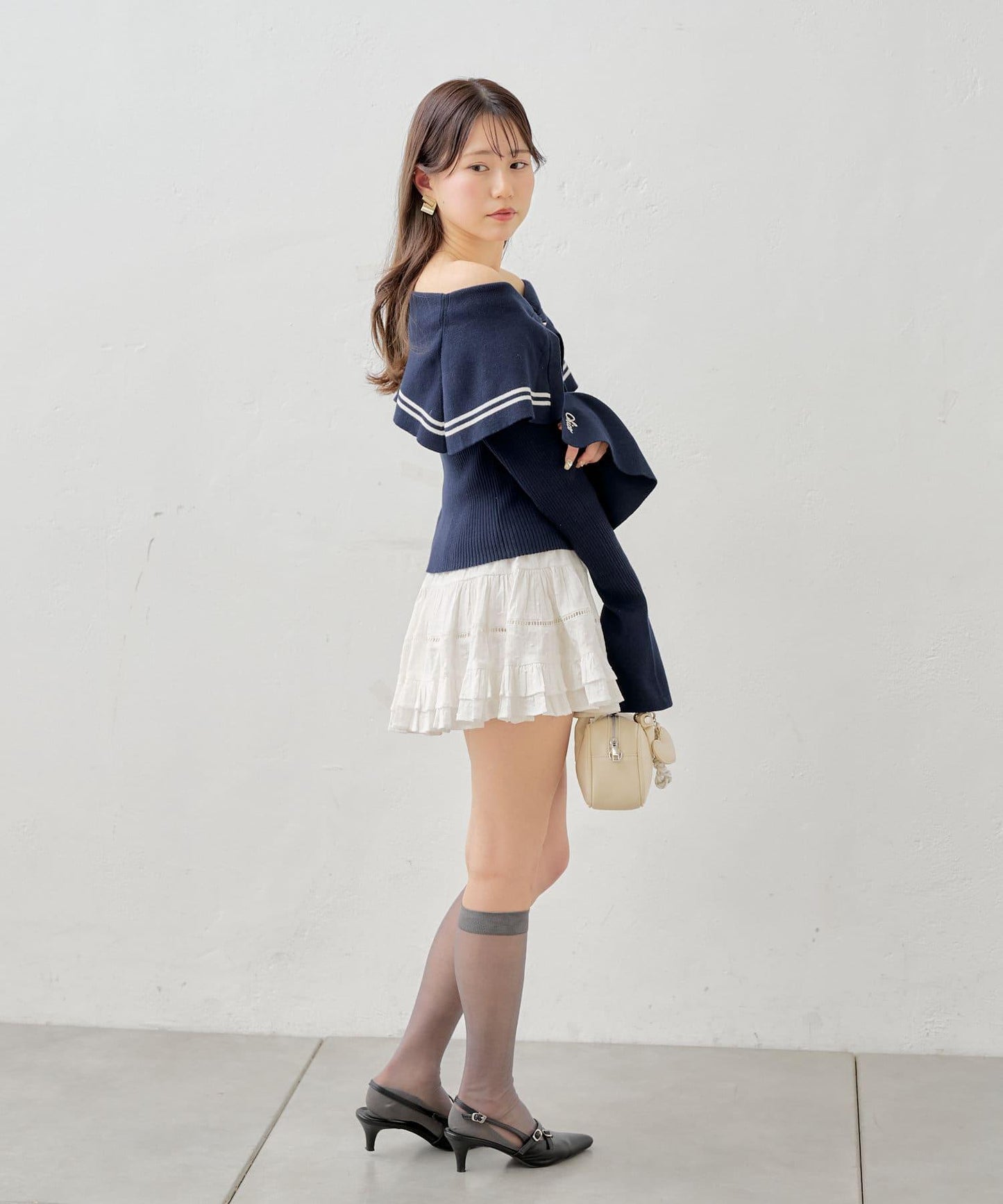 大領口彩色針織衫