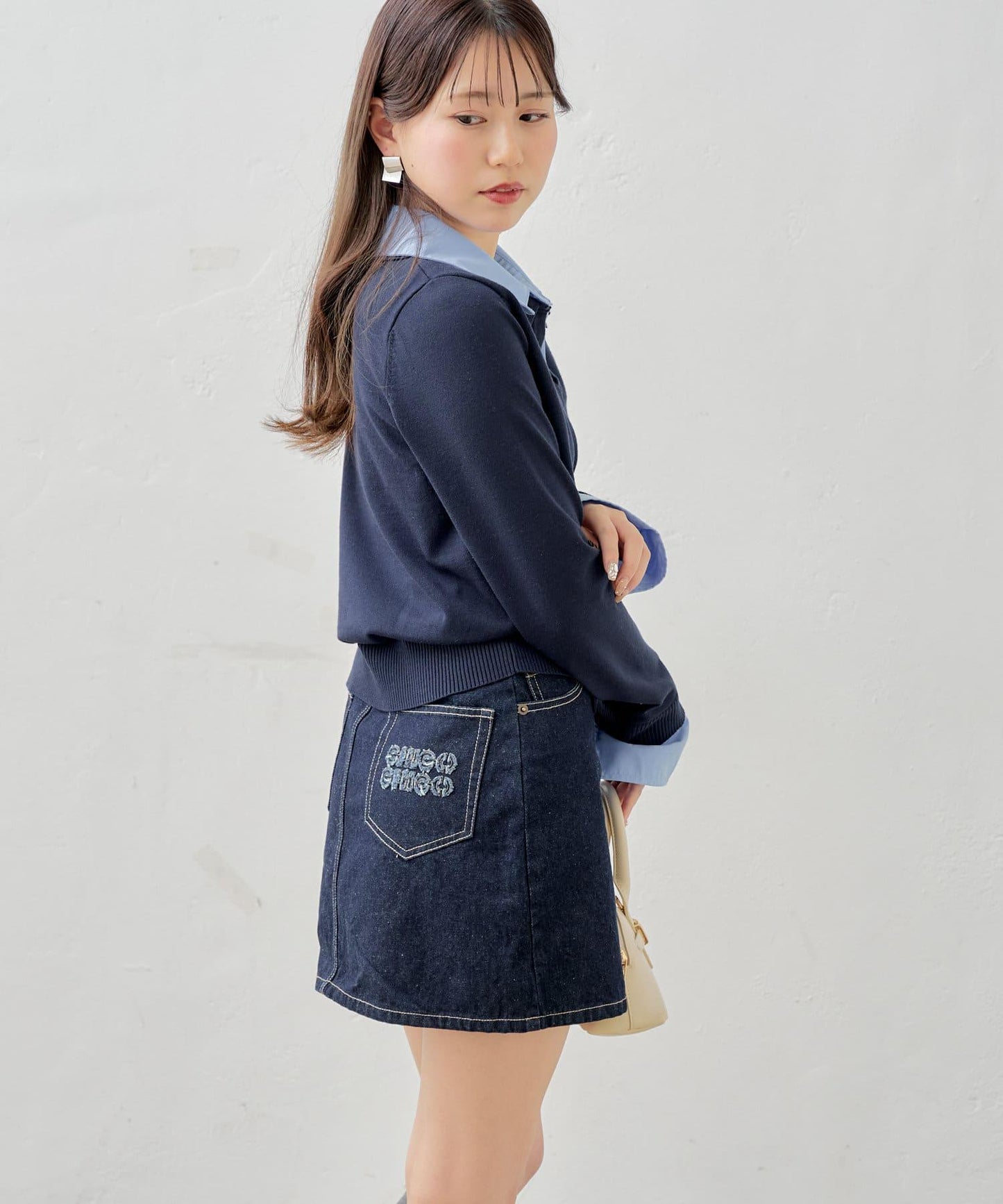 【2尺碼展開/套裝適用】帶腰帶的標誌刺繡臺形迷你裙