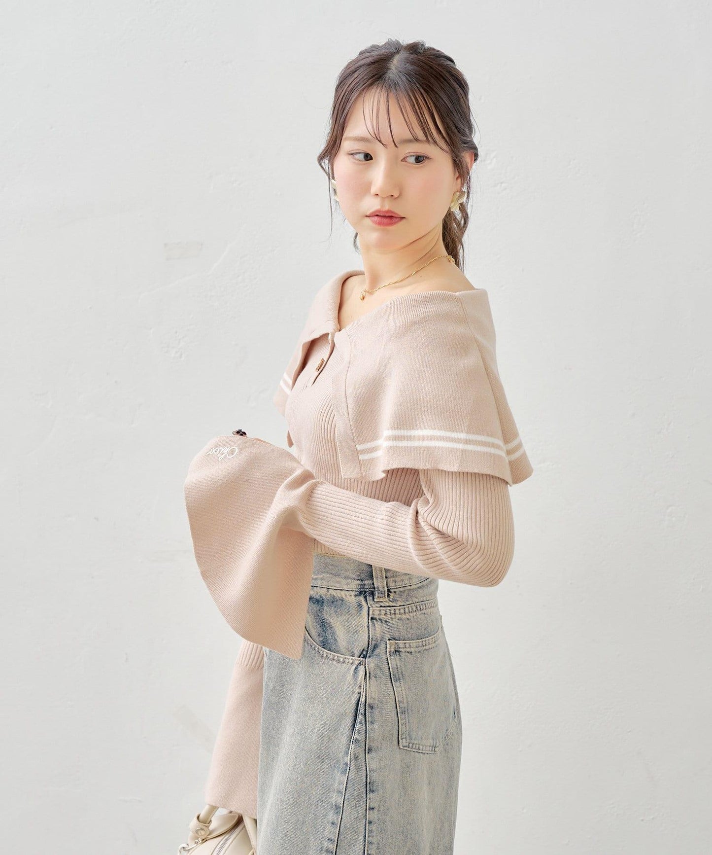 大領口彩色針織衫