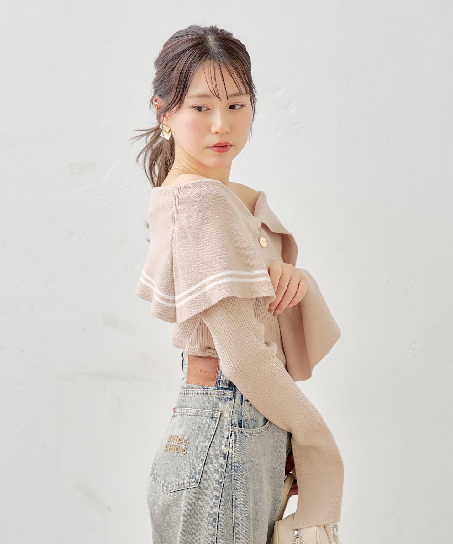 大領口彩色針織衫
