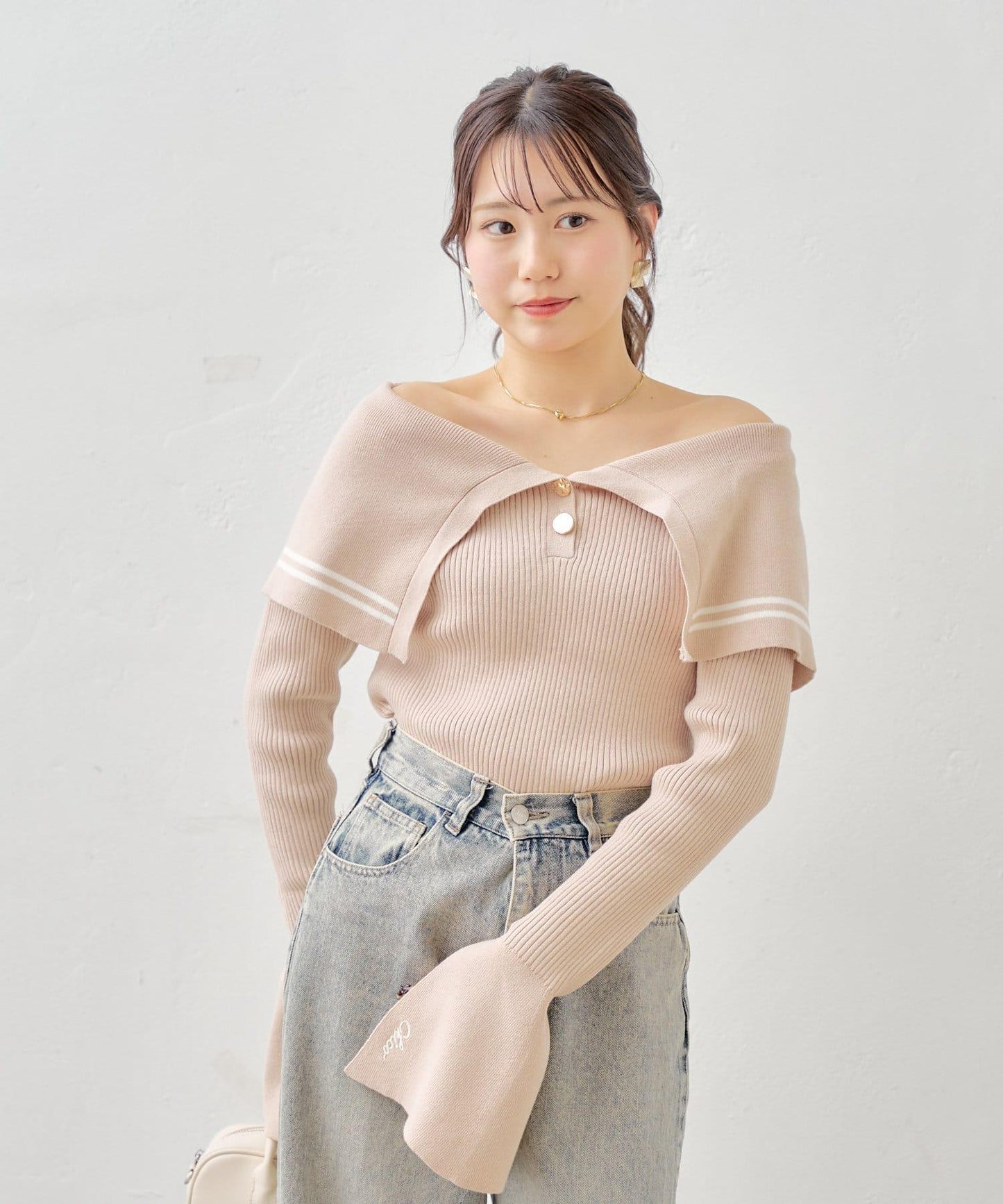 大領口彩色針織衫