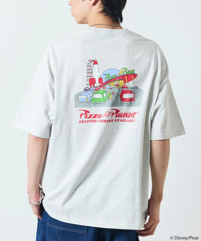 TOY STORY/玩具總動員 聯名 大尺寸 背面印花 圓領T恤/Pizza Planet