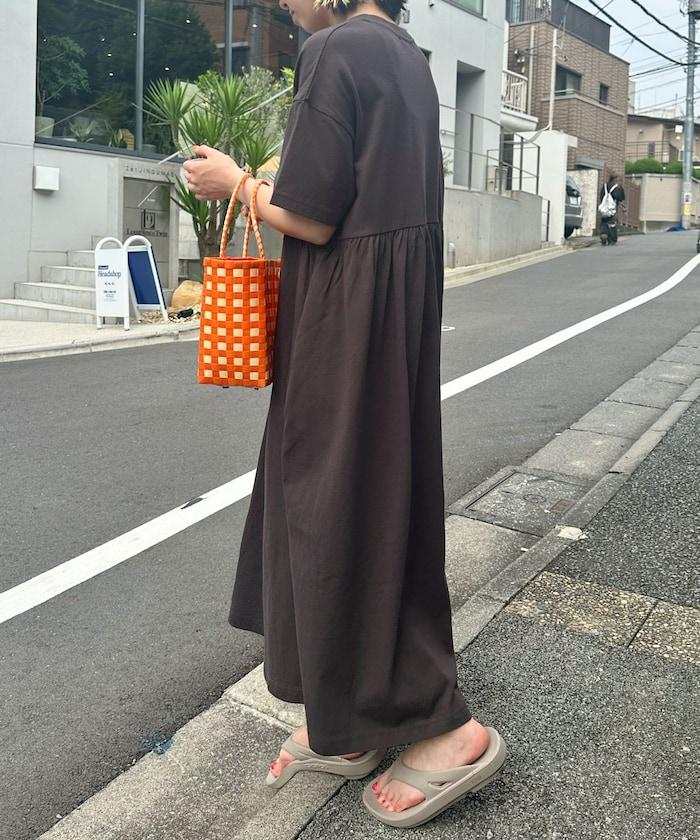 腰部褶皺拼接連衣裙