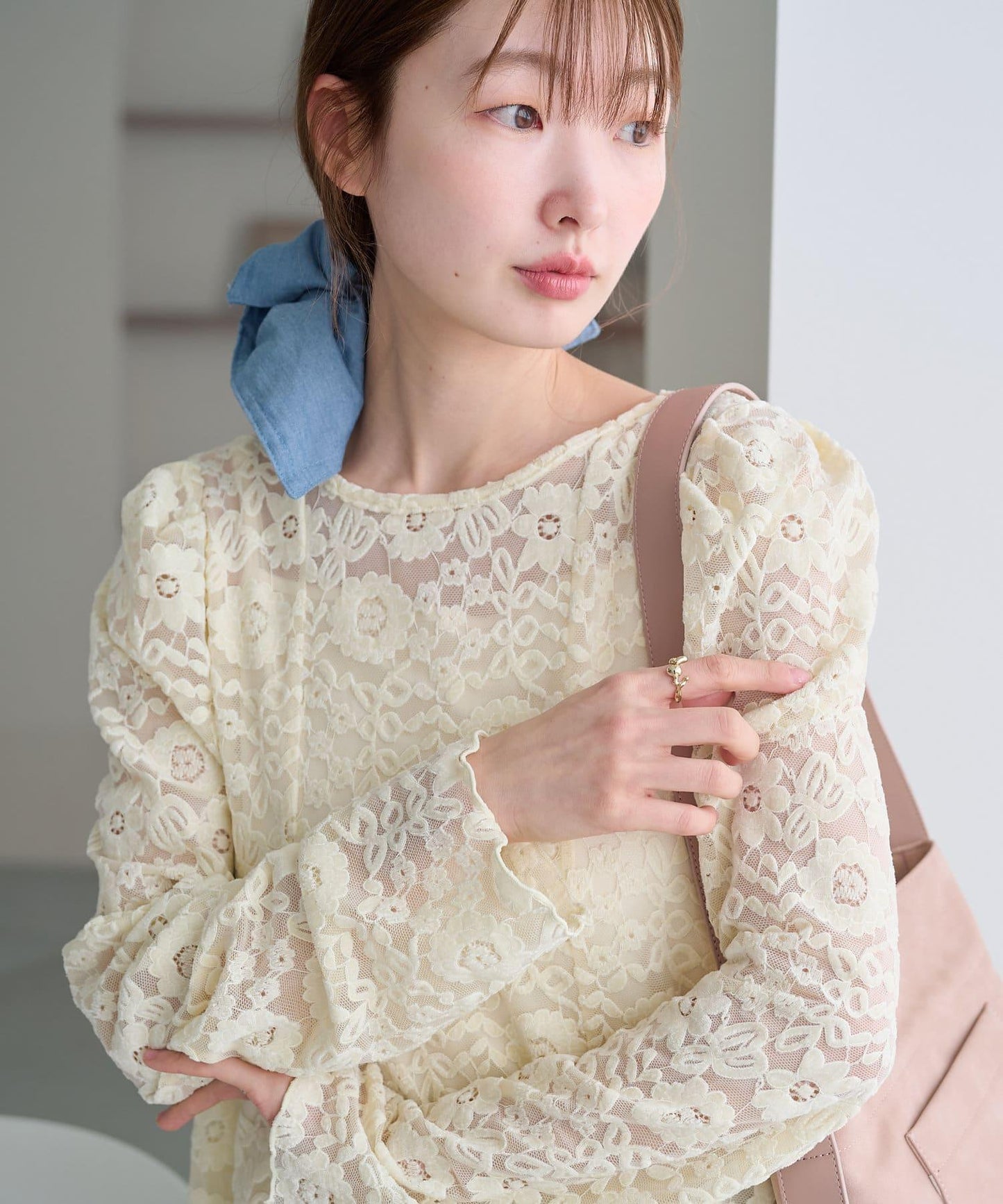絨面蕾絲連衣裙