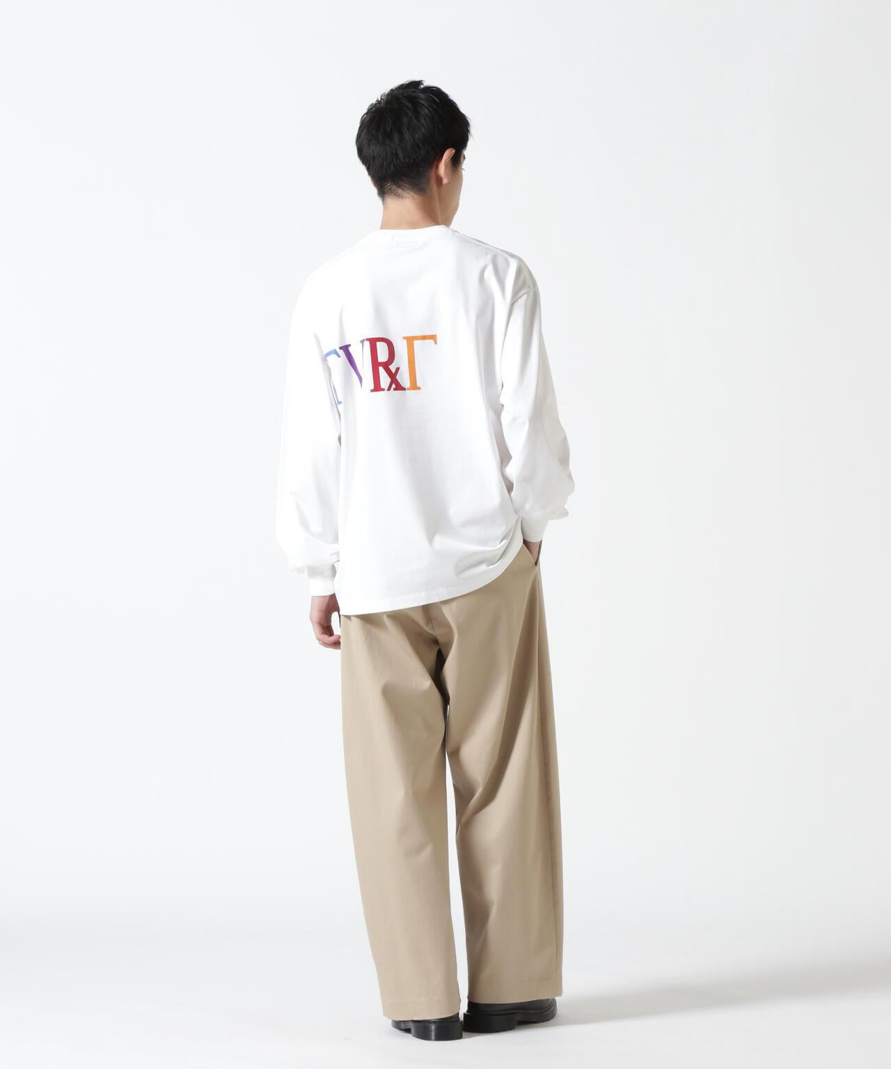 ON THE TURF(在草地上)前標誌T恤