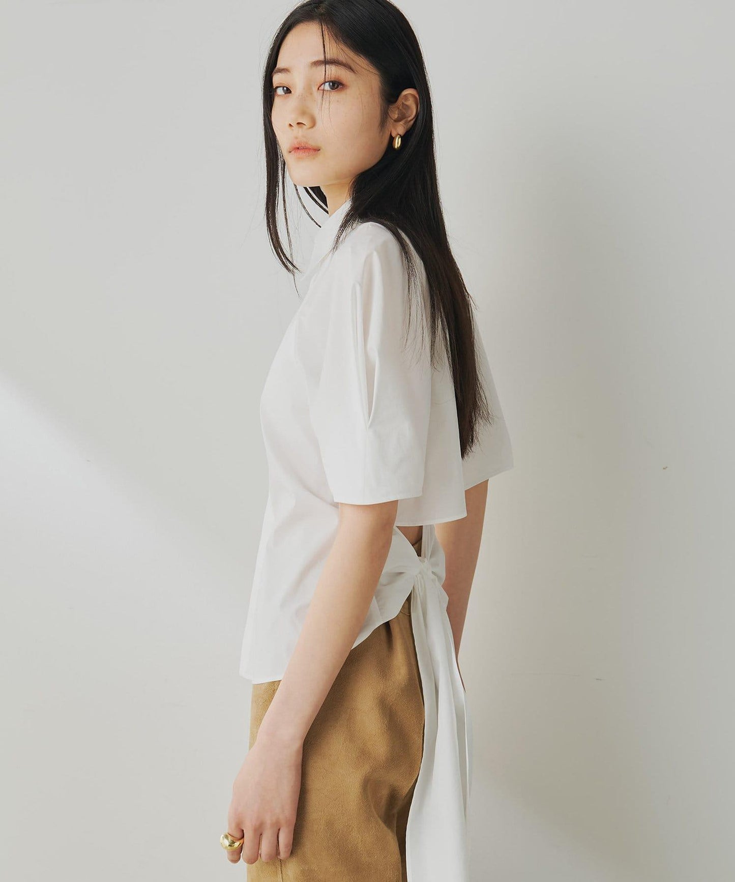 後蝴蝶結襯衫