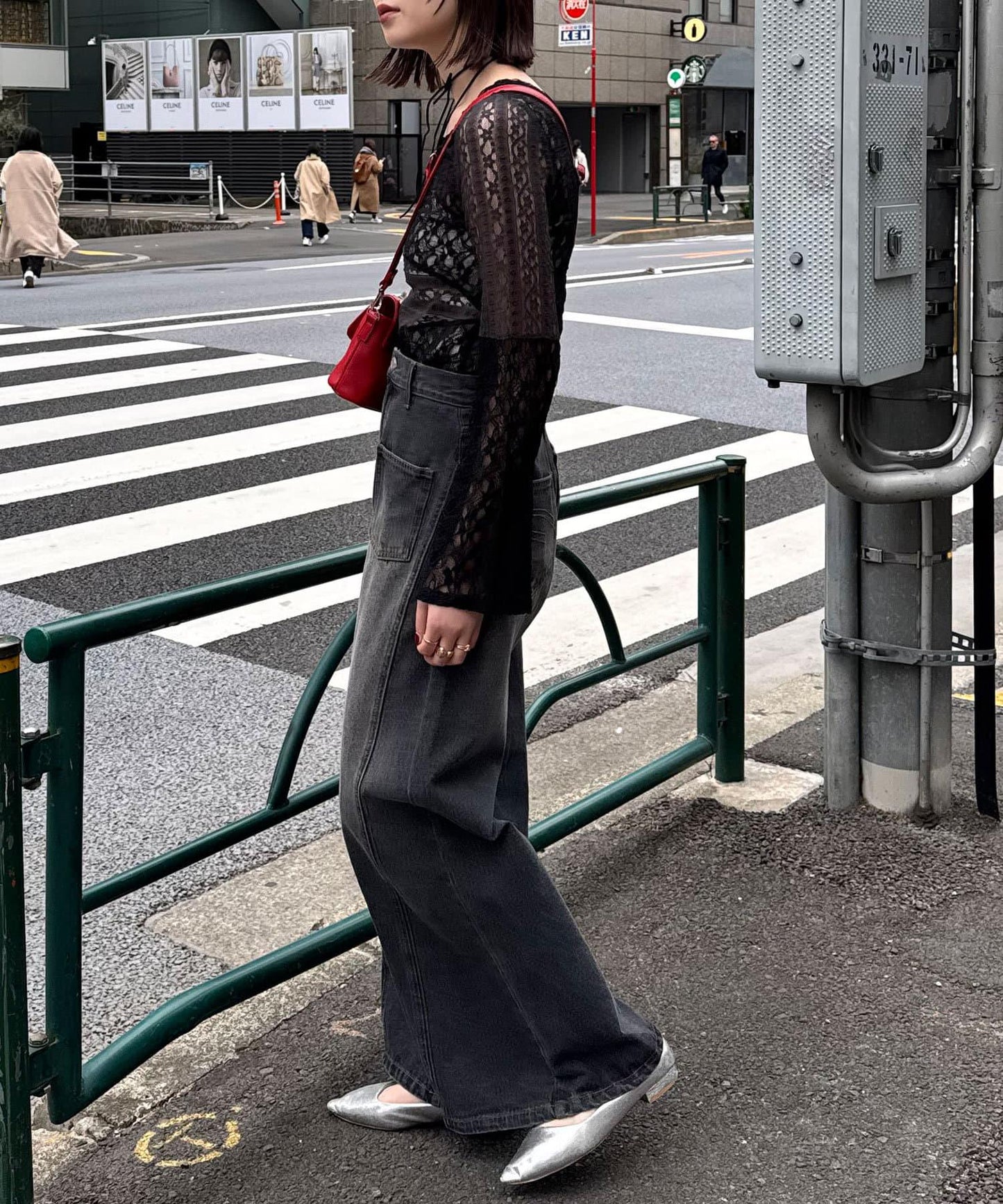 蕾絲面料拼接短袖上衣