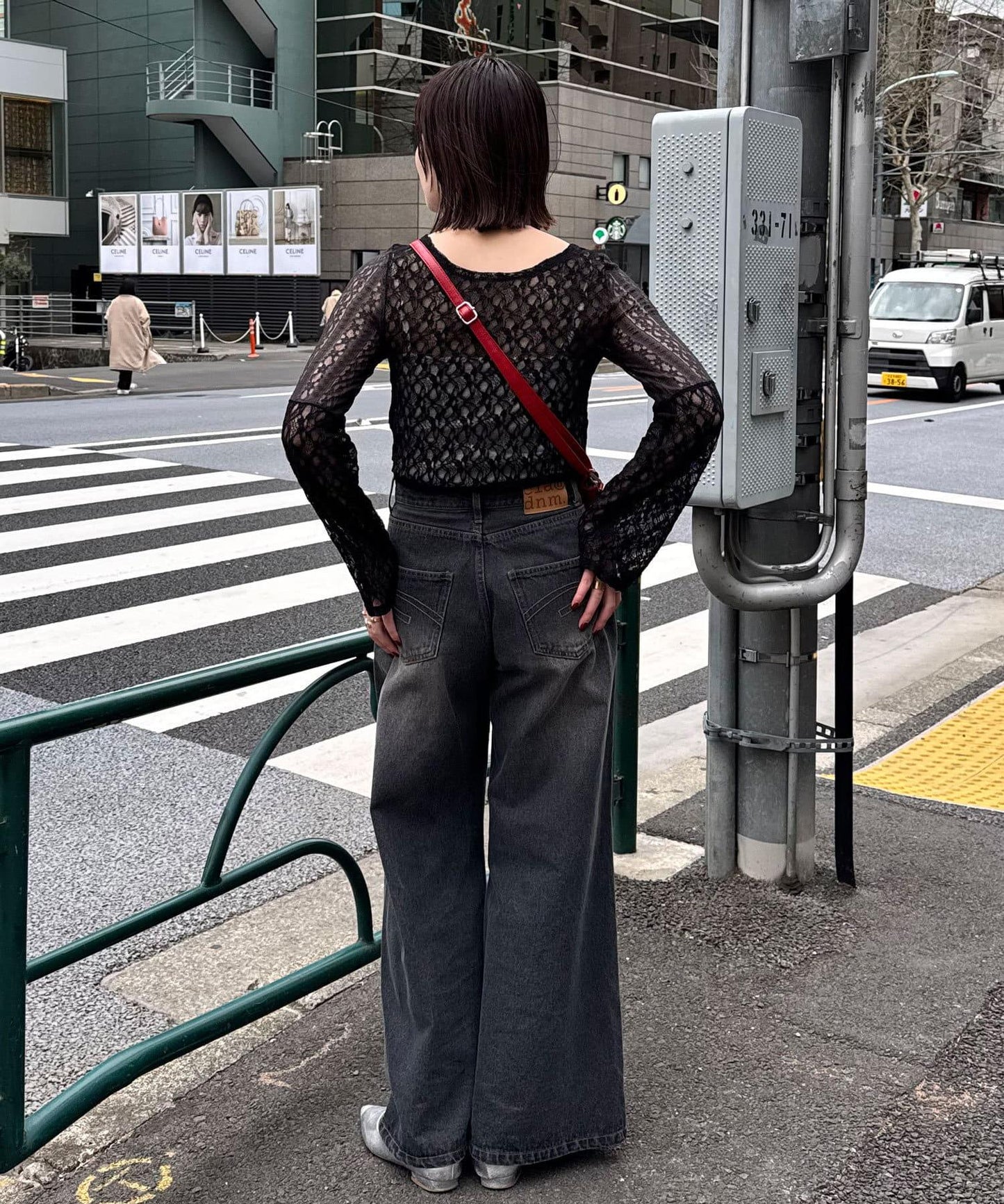 蕾絲面料拼接短袖上衣