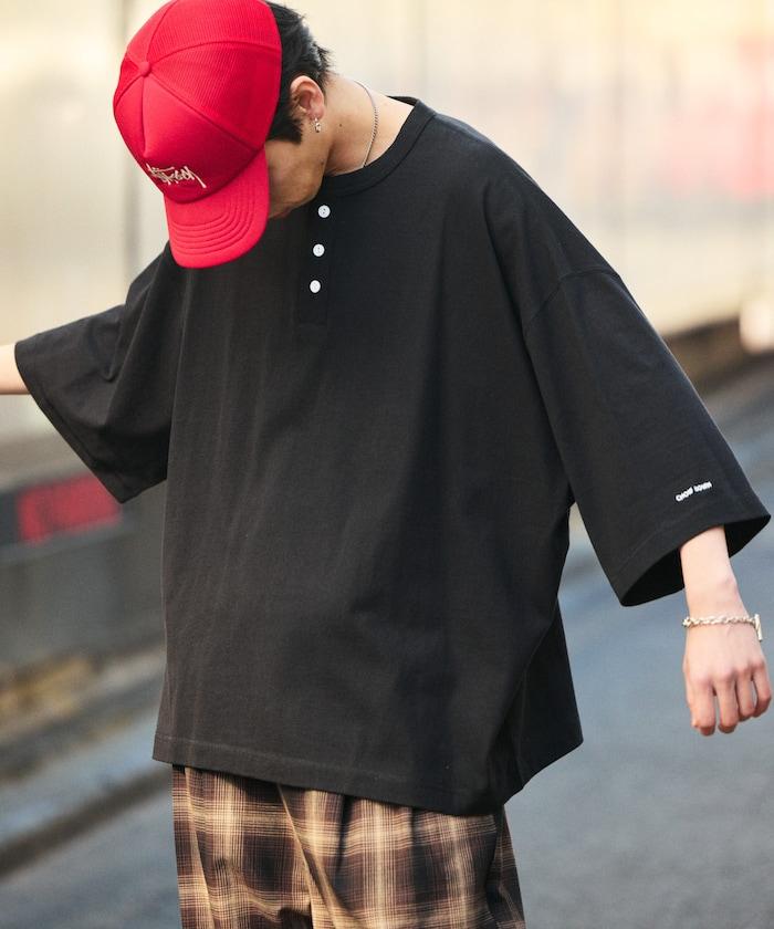 寬鬆剪裁 一點刺繡 圓領T恤/寬鬆剪裁