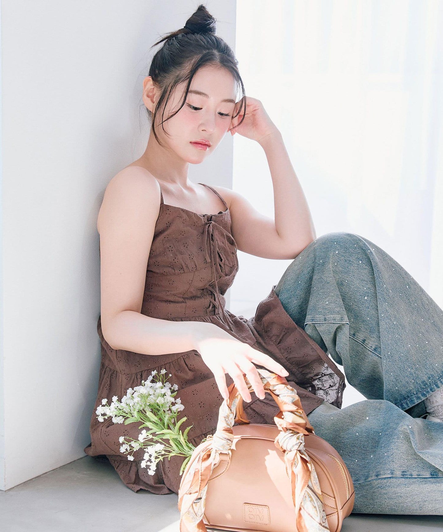 蕾絲綁帶迷你吊帶連衣裙