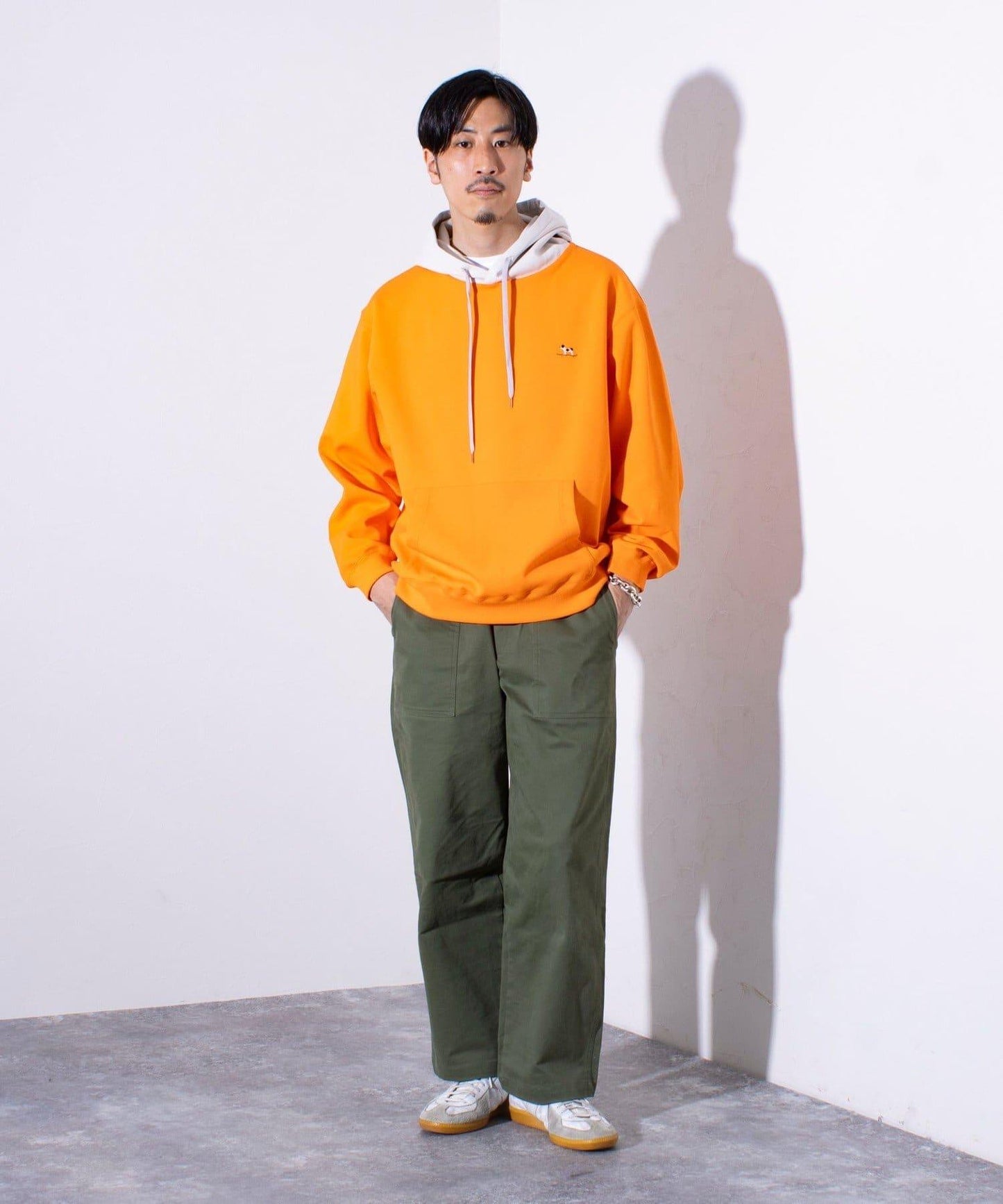 【GLOSTER】法國鬥牛犬刺繡 紙箱雙色帽T恤 連帽衫